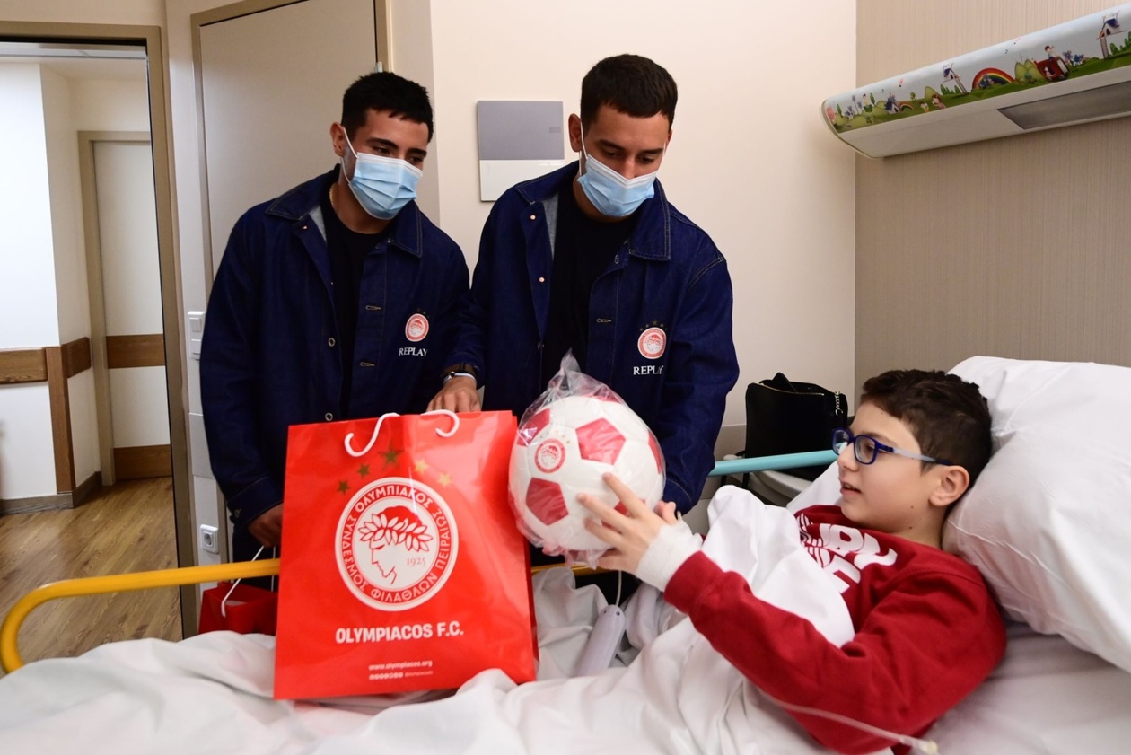 Ολυμπιακός: Ερυθρόλευκα χαμόγελα – Δώρα και ελπίδα στο Παιδιατρικό Κέντρο Αθηνών