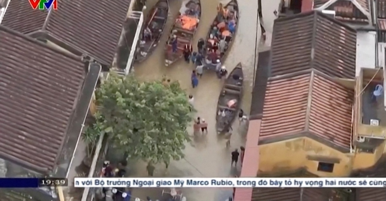 Βροχές στην κεντρική Βιετνάμ προκαλούν 13 θανάτους, 11 αγνοούνται