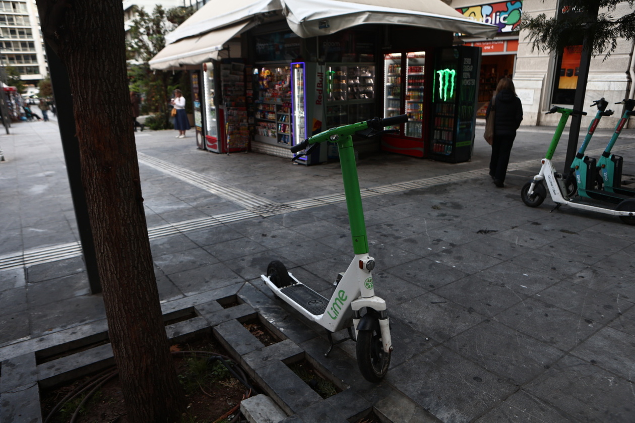 Δήμος Αθηναίων: Νέοι κανόνες για τα ηλεκτρικά πατίνια σε κυκλοφορία και στάθμευση