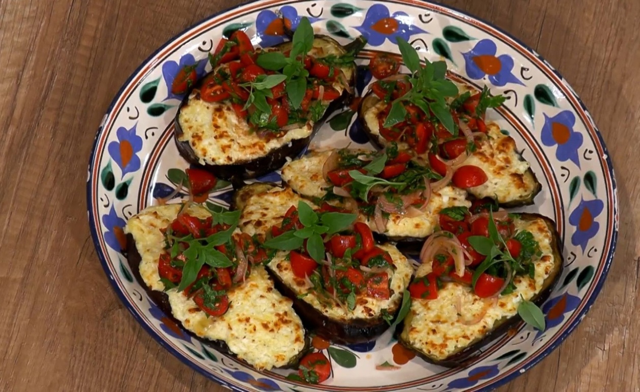 Ένα πικάντικο κρεμώδες πιάτο με μελιτζάνες από την Άνδρο
