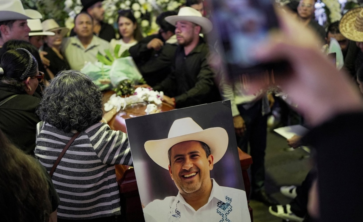 Η σύζυγος του δολοφονημένου δημάρχου θα αναλάβει τη δημαρχία του Ορουάπαν