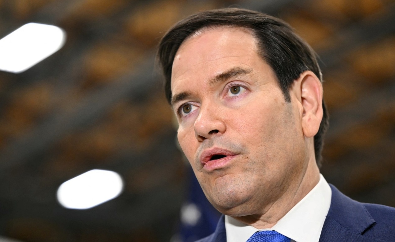 Ο Ρούμπιο διέψευσε ότι το Ηνωμένο Βασίλειο διέκοψε την ανταλλαγή πληροφοριών