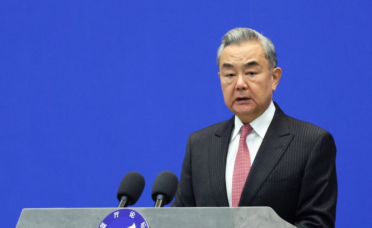 Ο κινέζος υπουργός εξωτερικών ζητά συναντήσεις με τις ΗΠΑ