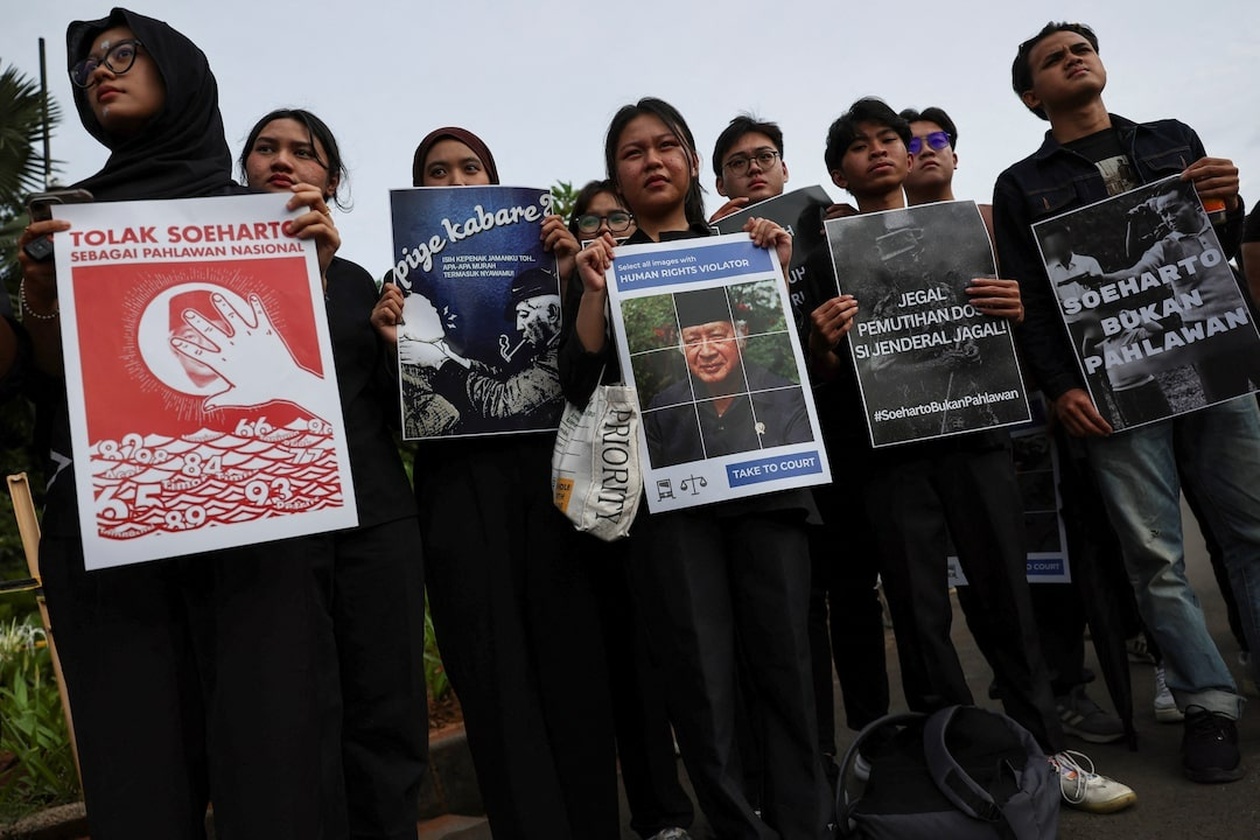 Η Ινδονησία απονέμει στον Σουχάρτο τον τίτλο του εθνικού ήρωα