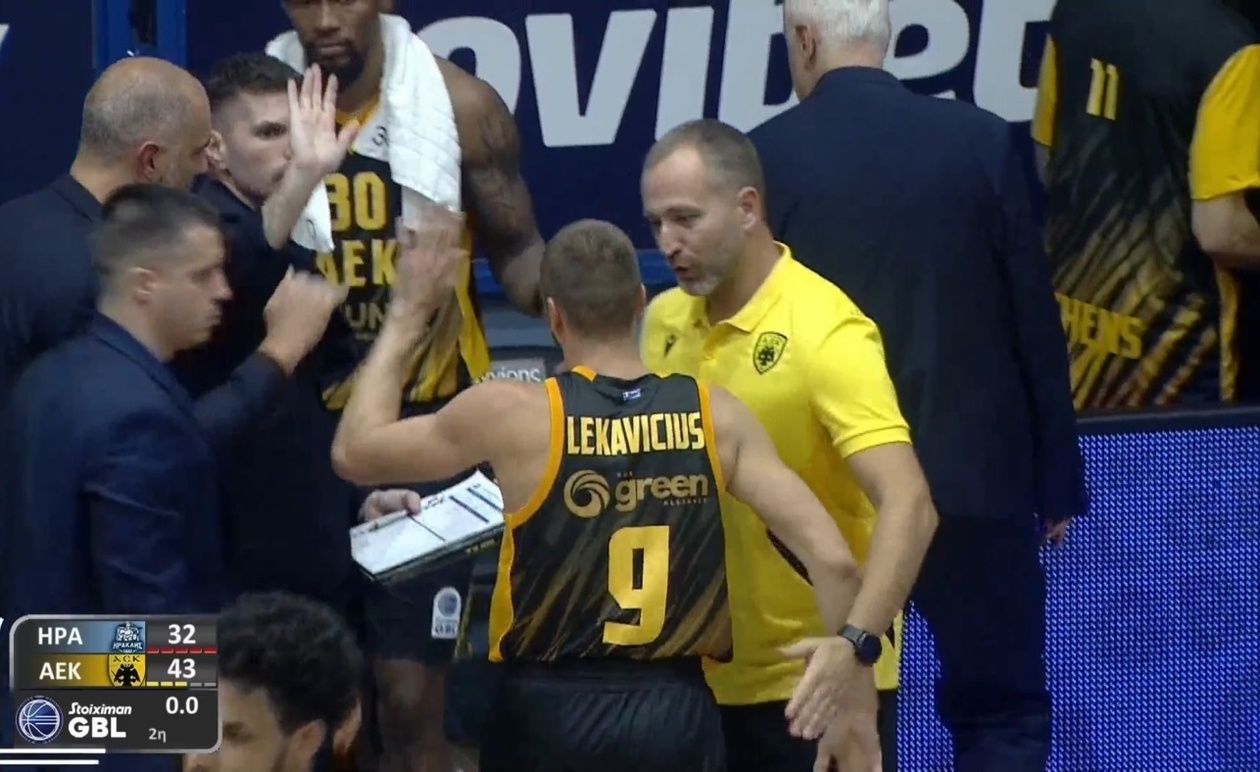 Το buzzer beater του Λεκάβιτσιους στο φινάλε της δεύτερης περιόδου