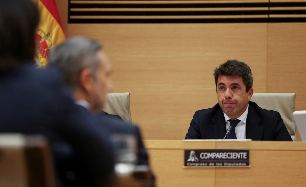 Ο Κάρλος Μαθόν ανακρίνεται στη Βουλή για τις φονικές πλημμύρες της Βαλένθια