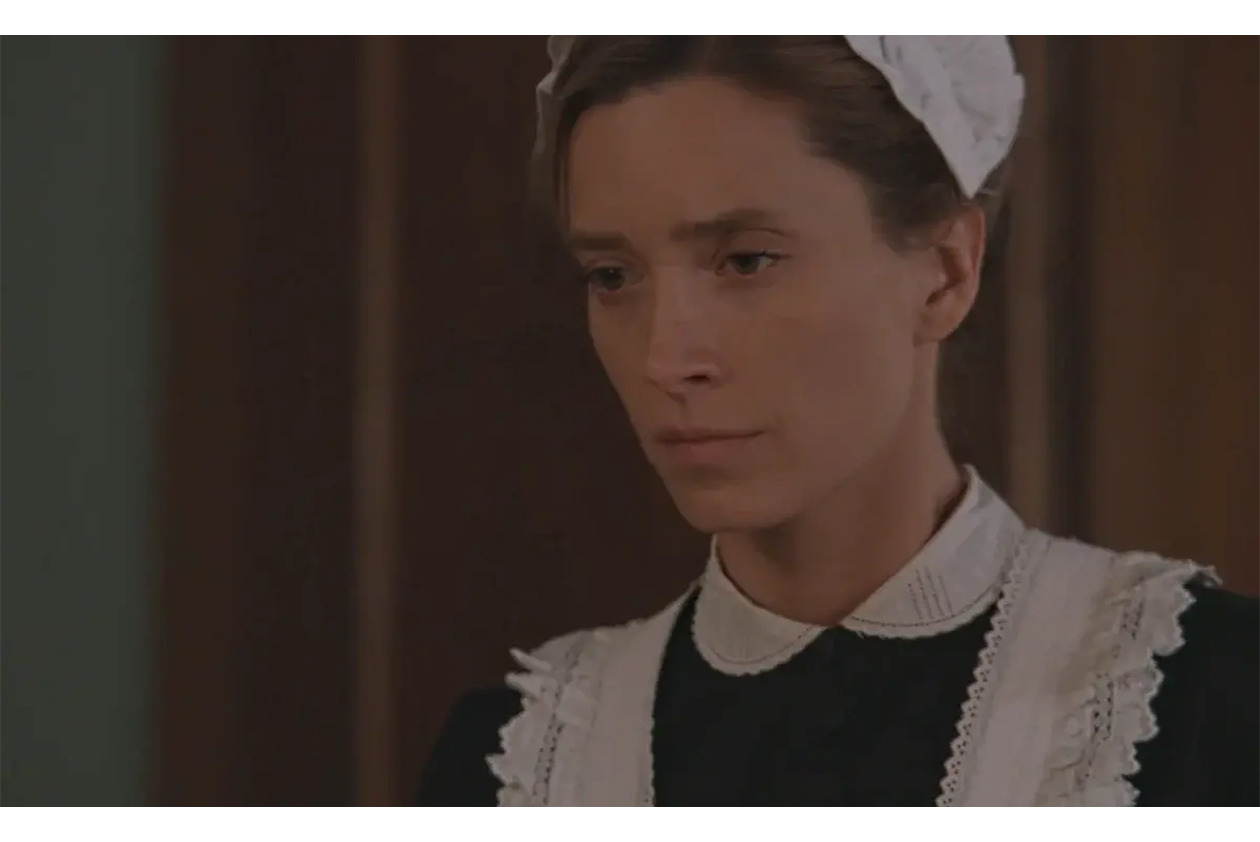 Grand Hotel: Η Ελένη προκαλεί χάος, δέχεται επίθεση