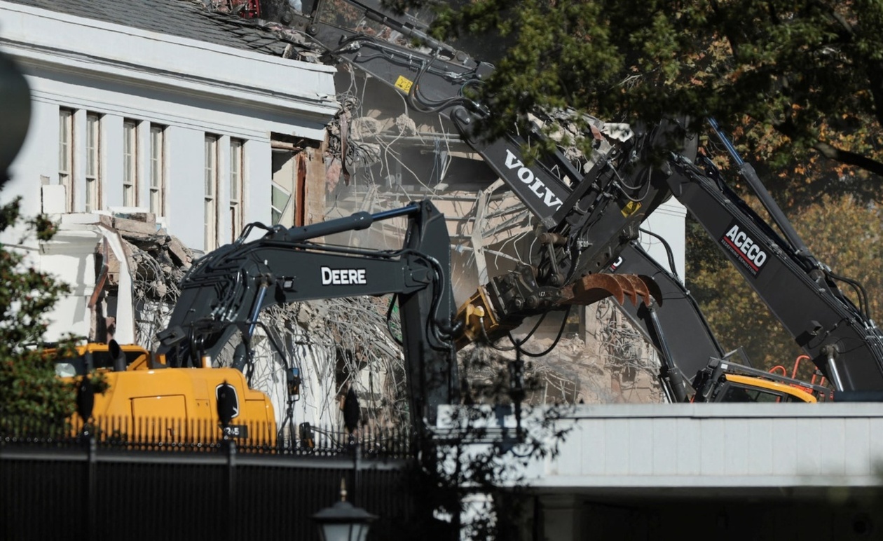 Ο Λευκός Οίκος απομακρύνει την επιτροπή που εξέταζε τα σχέδια της αίθουσας χορού