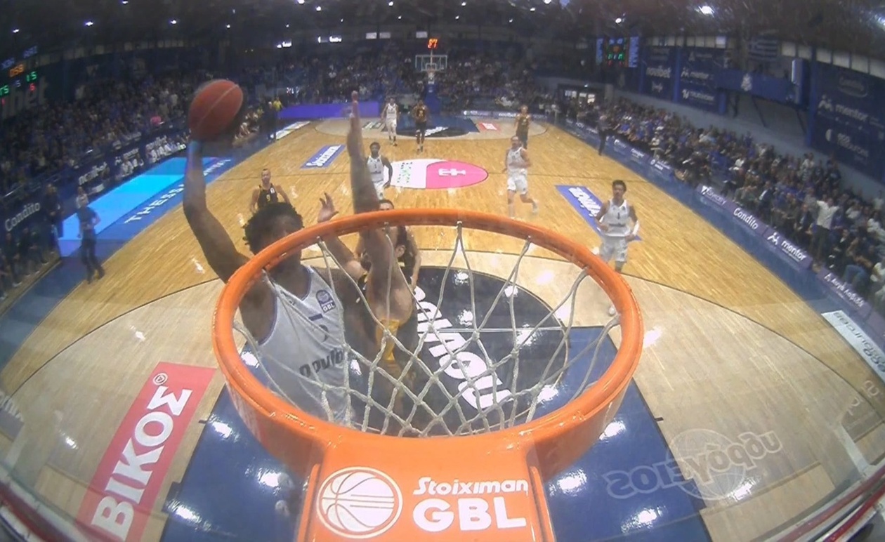 Το θεαματικό κάρφωμα του Σμιθ στον Κατσίβελη