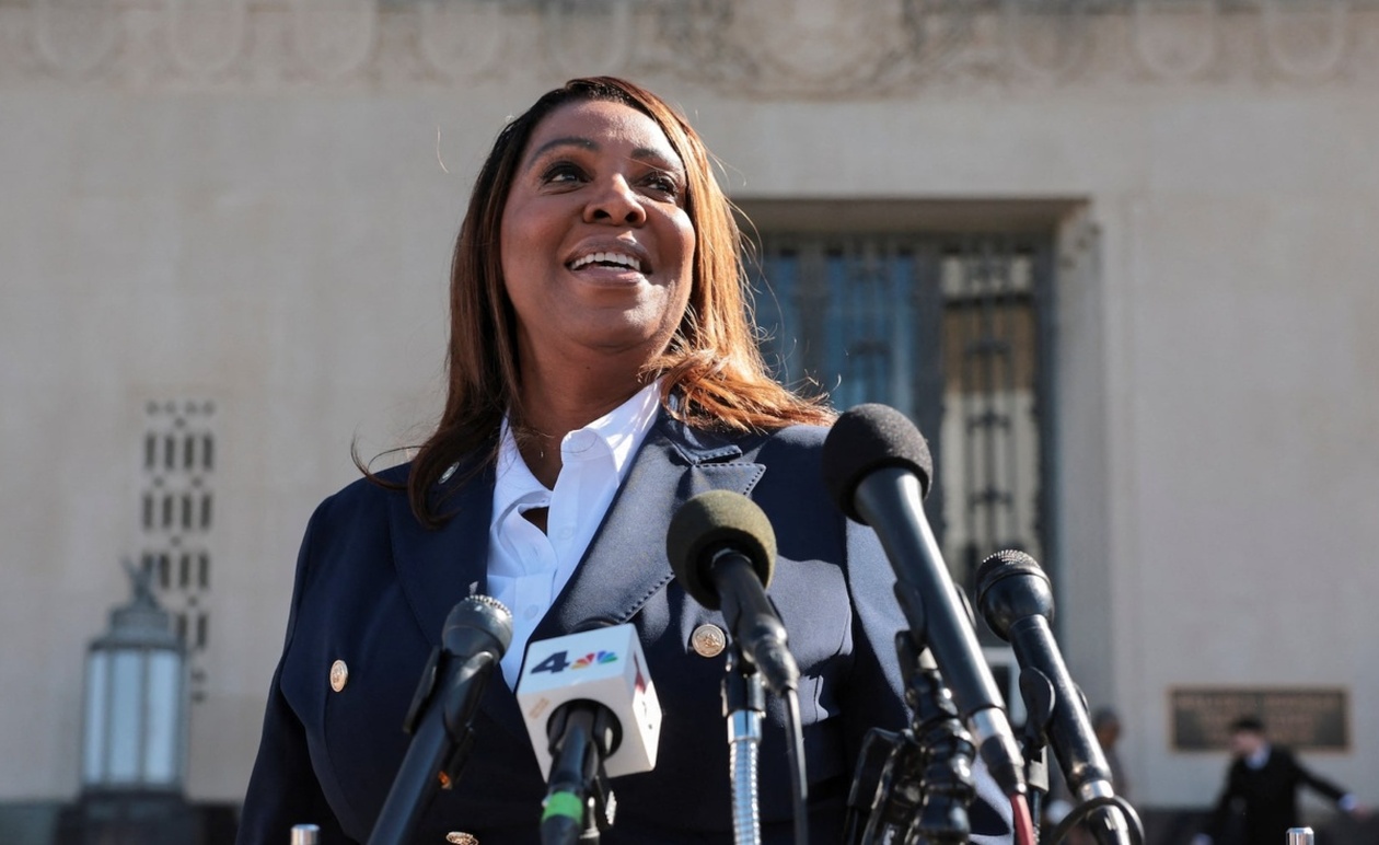 Η Γενική Εισαγγελέας της Νέας Υόρκης Λετίσια Τζέιμς αρνείται κατηγορίες απάτης σε υποθήκες εν μέσω πολιτικών εντάσεων