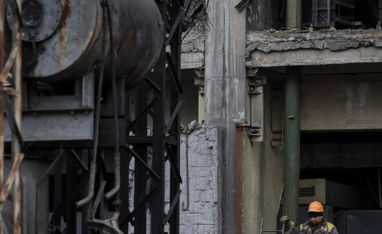 Οι Ουκρανοί Εργάτες Ενέργειας σε Αγώνα Δρόμου για την Αποκατάσταση Ζημιών από τις Ρωσικές Επιθέσεις