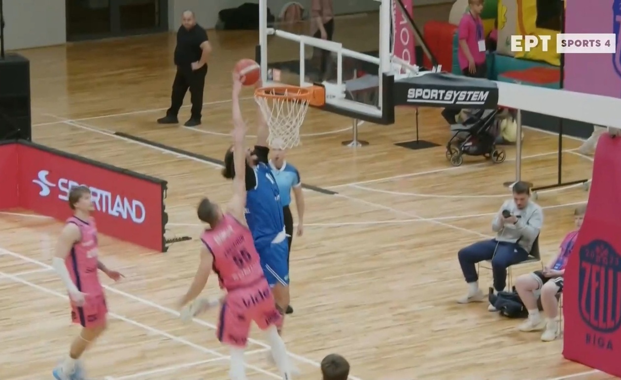 Ένα εντυπωσιακό κάρφωμα του Γουέρ στον αγώνα Ρίγα Ζέλι εναντίον Ηρακλή