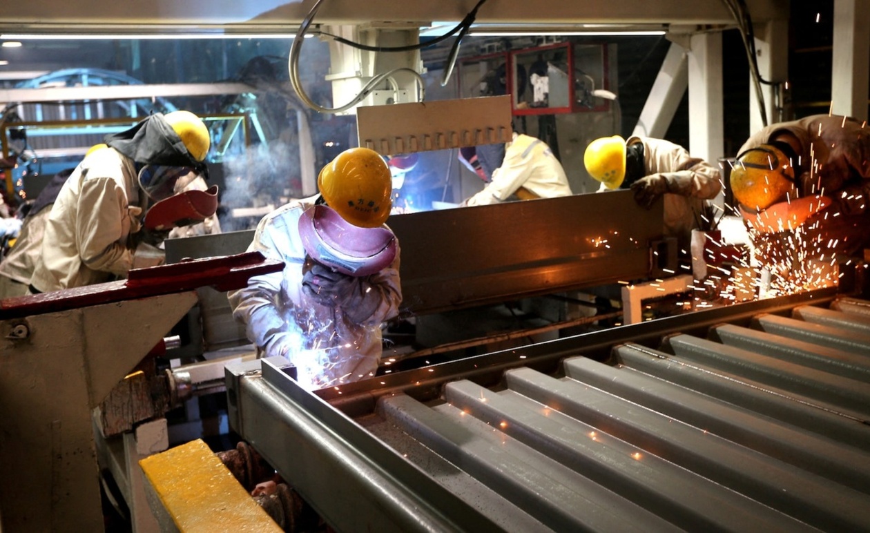 Η Κίνα βλέπει πτώση στη βιομηχανική δραστηριότητα