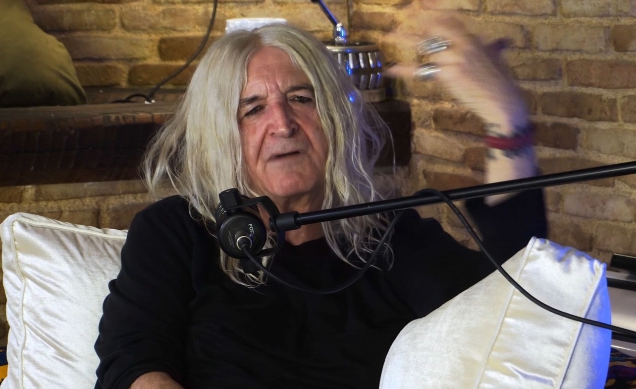 Ο Νίκος Καρβέλας ζήτησε από τα παιδιά του να τον αποκαλούν Νίκο