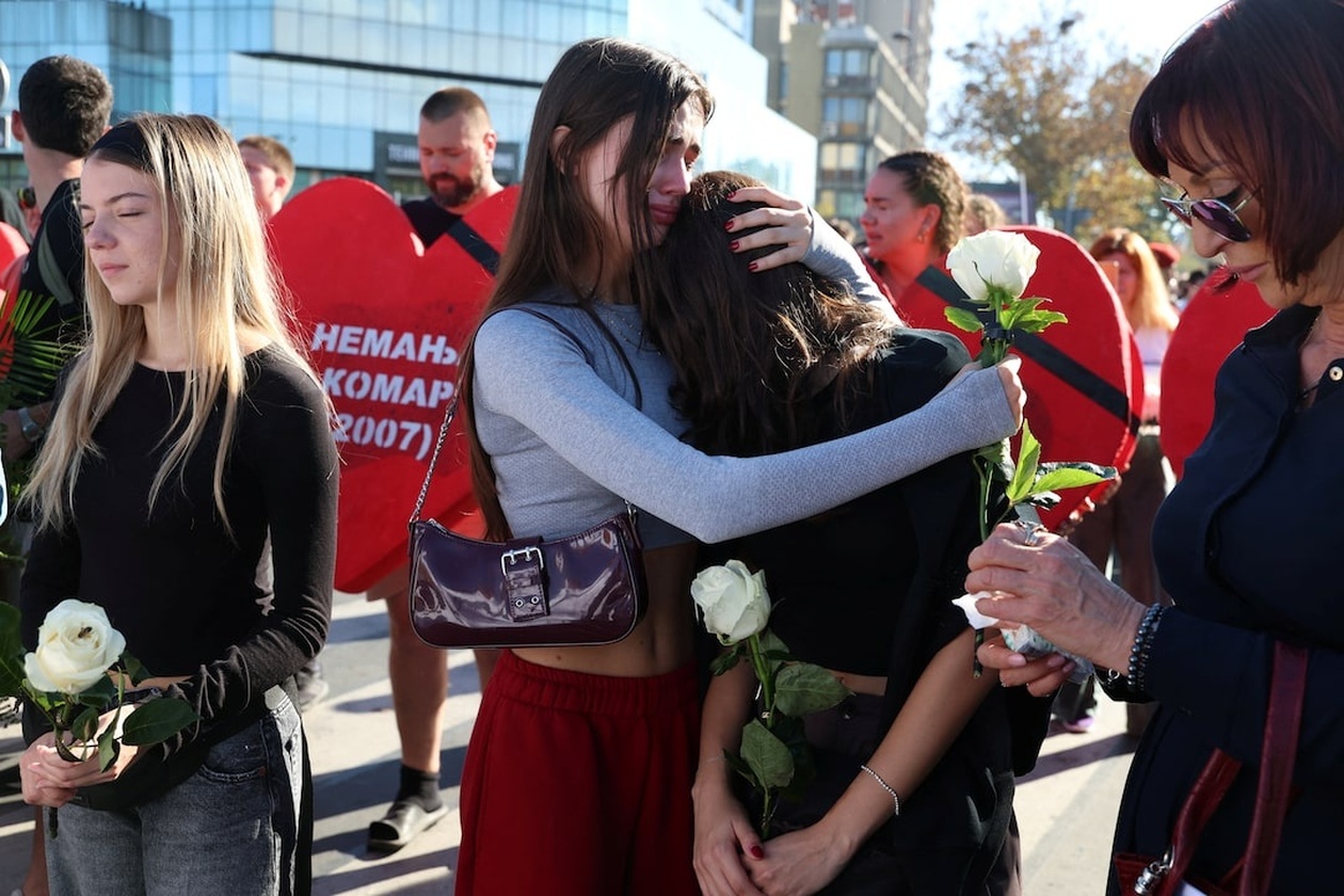 Δεκάδες χιλιάδες διαδηλωτές στο Νόβι Σαντ τίμησαν την επέτειο της κατάρρευσης της στέγης του σιδηροδρομικού σταθμού