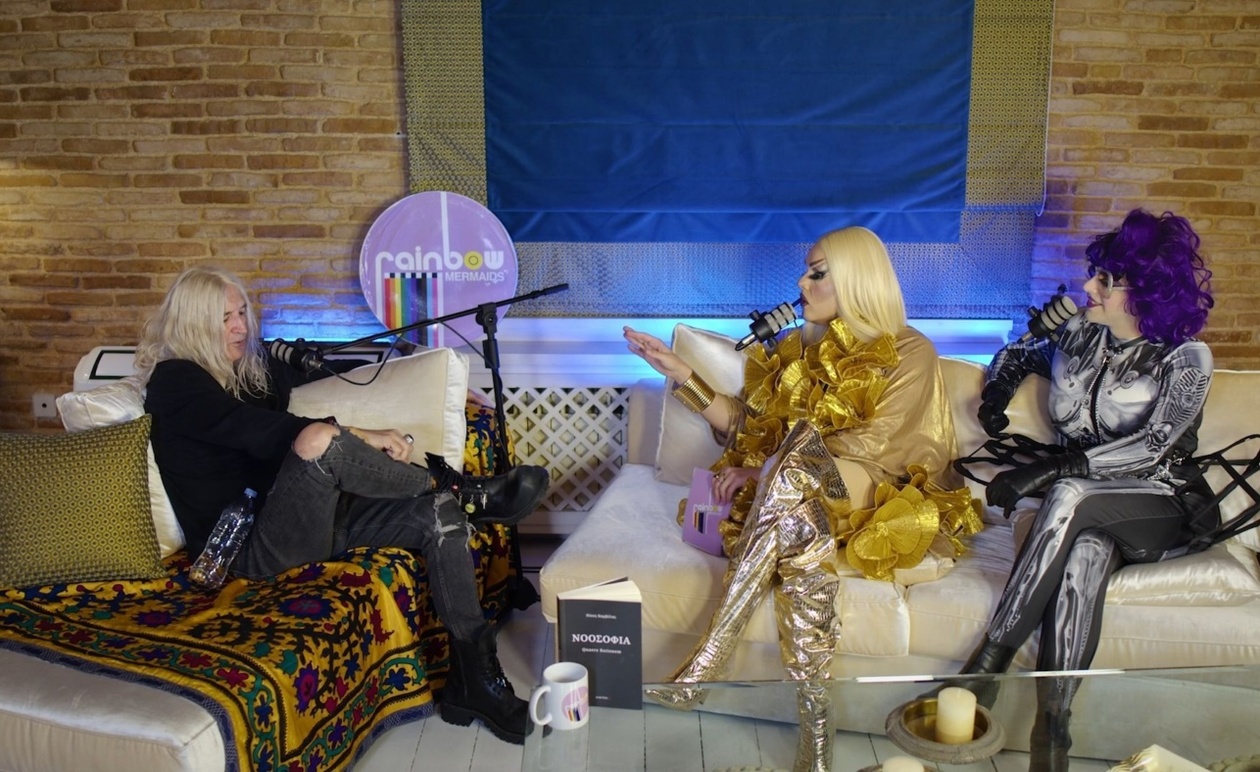 Ο Νίκος Καρβέλας δηλώνει ότι δεν έχει ποτέ τραγουδήσει