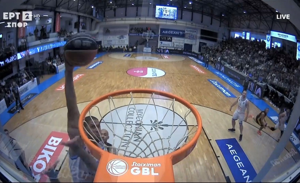 Το δυναμικό κάρφωμα του Χέσον μετά από ομαδική συνεργασία στα ριμπάουντ των γηπεδούχων