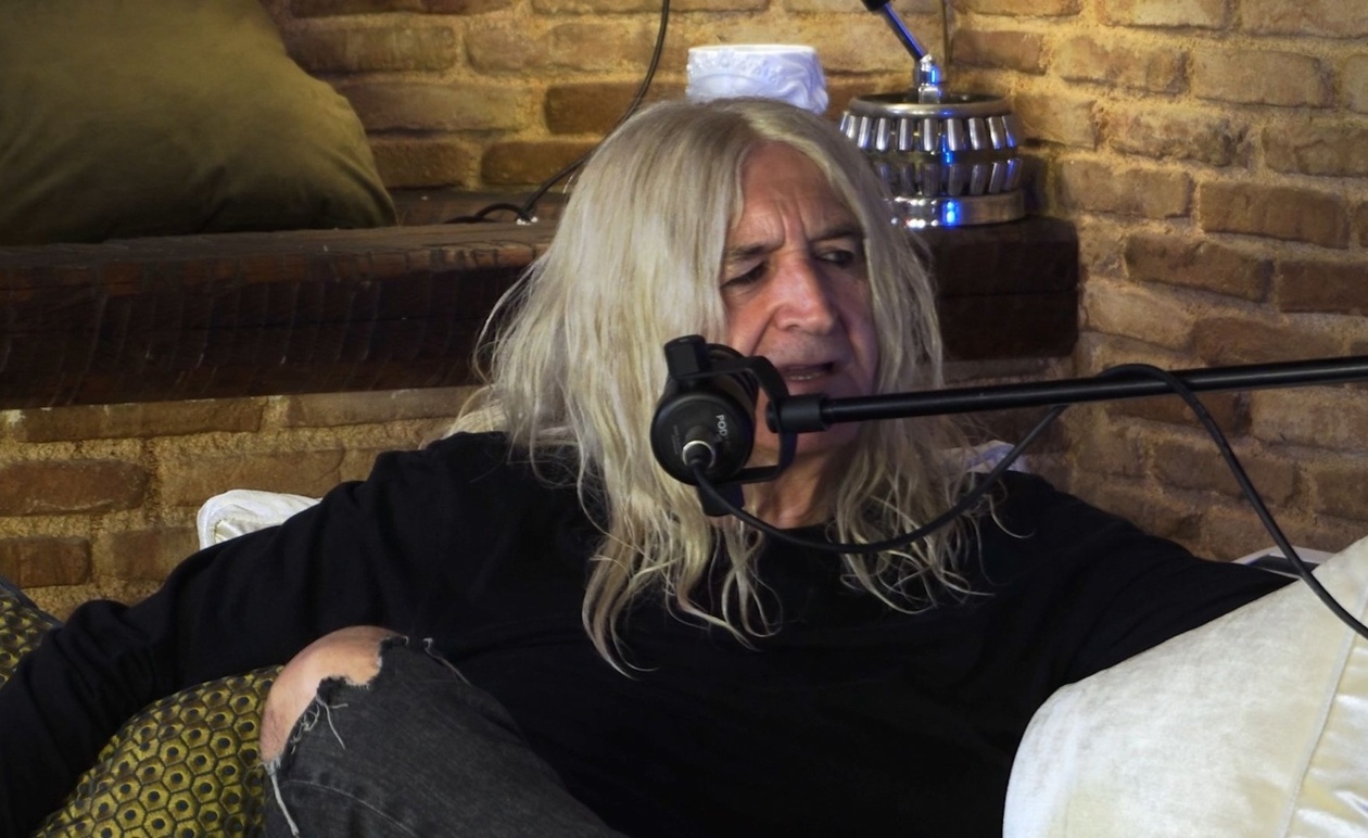 Ο Νίκος Καρβέλας μιλά για τα φοιτητικά του χρόνια στη Νομική Σχολή