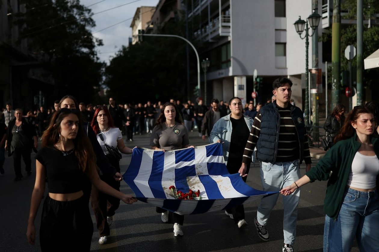 Χιλιάδες Έλληνες πορεύτηκαν στην Αθήνα για την 52η επέτειο του Πολυτεχνείου