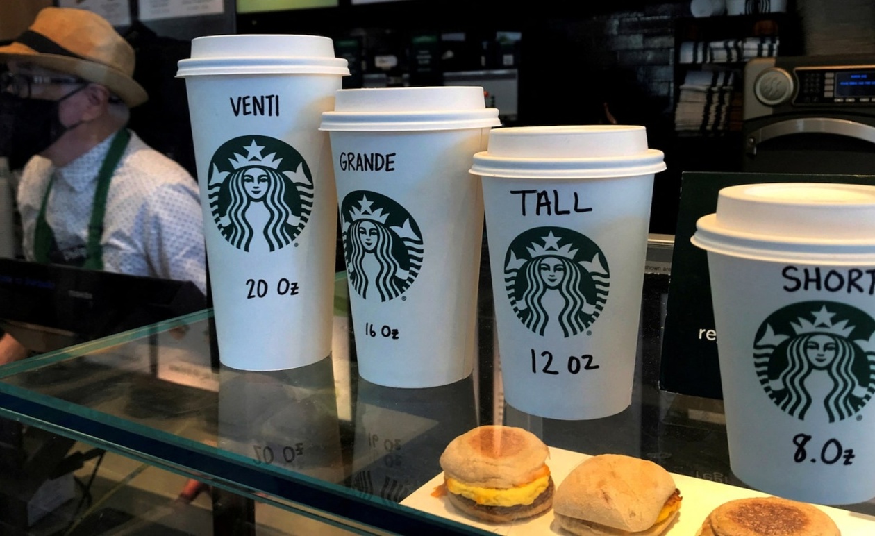 Η Starbucks σημειώνει την πρώτη αύξηση σε συγκρίσιμες πωλήσεις μετά από επτά τρίμηνα