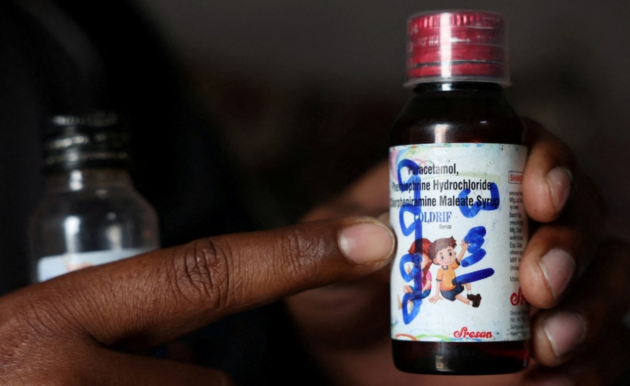 Ινδία: Θάνατοι παιδιών από μολυσμένο σιρόπι για τον βήχα αποκαλύπτουν παραλείψεις στην ασφάλεια