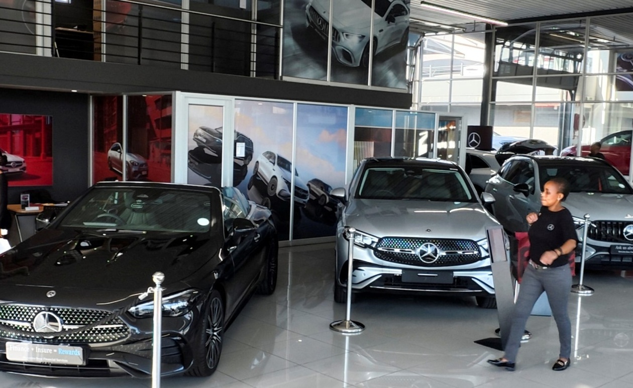 Η Mercedes ανακοινώνει πτώση στα κέρδη τρίτου τριμήνου