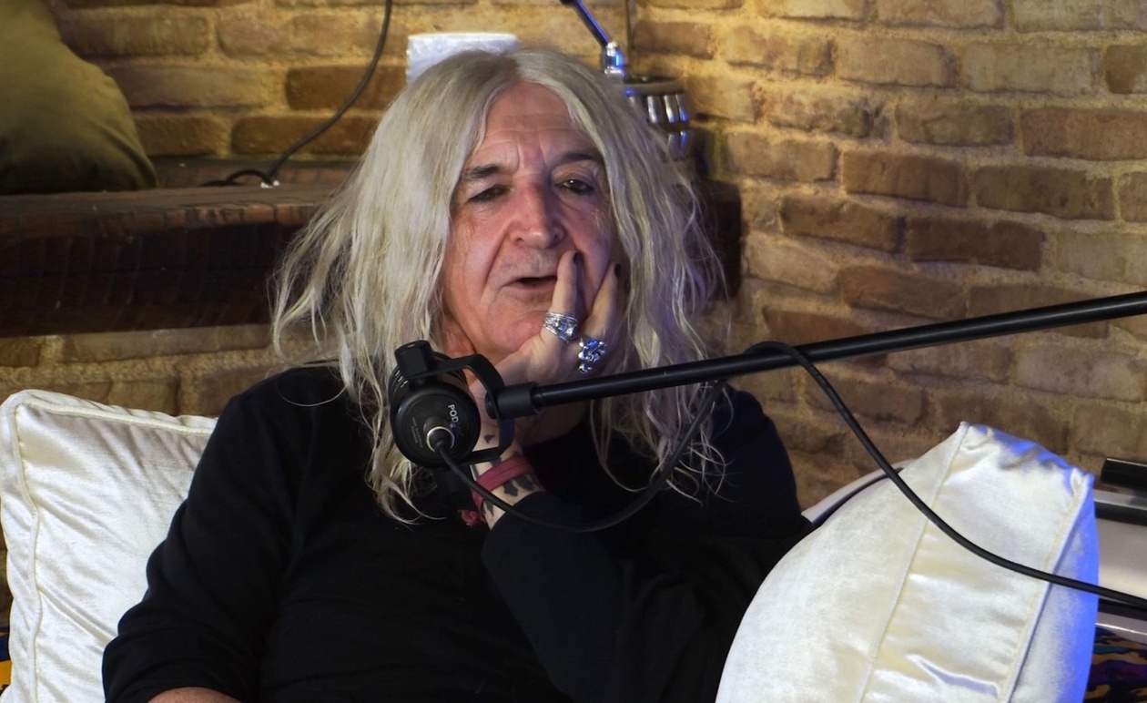 Ο Νίκος Καρβέλας για τη γονεϊκότητα: γιατί πολλοί άνθρωποι επιλέγουν να αποκτήσουν παιδιά