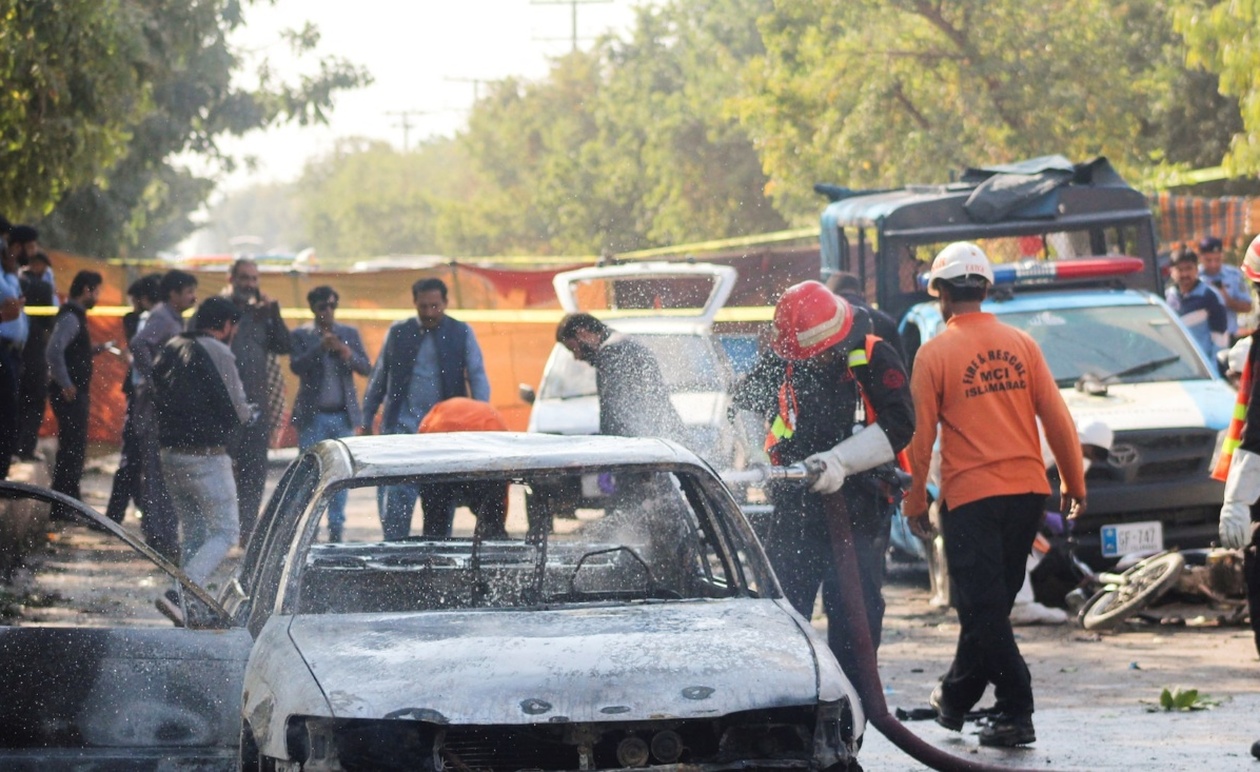 Ο υπουργός Εσωτερικών του Πακιστάν δήλωσε ότι οι δύο βομβιστές-καμικάζι ήταν Αφγανοί