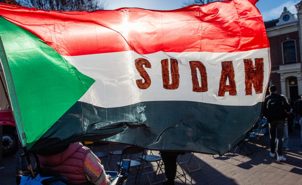 Το Σουδάν Καλεί την ΕΕ να Σταματήσει τις Πωλήσεις Όπλων στα ΗΑΕ Εν Μέσω Ισχυρισμών για Σφαγές