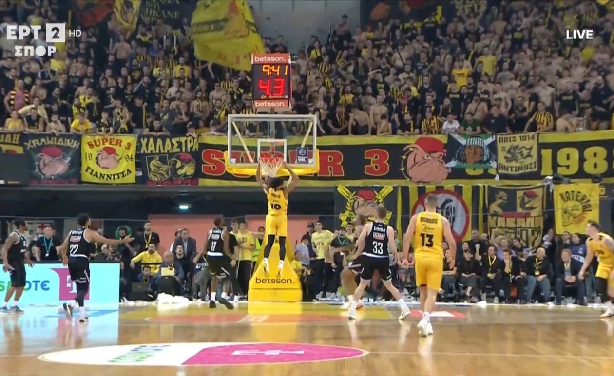 Ο Φόρεστερ δέχτηκε την ασίστ του Τζόουνς και ολοκλήρωσε μια επίθεση του Άρη εναντίον του ΠΑΟΚ