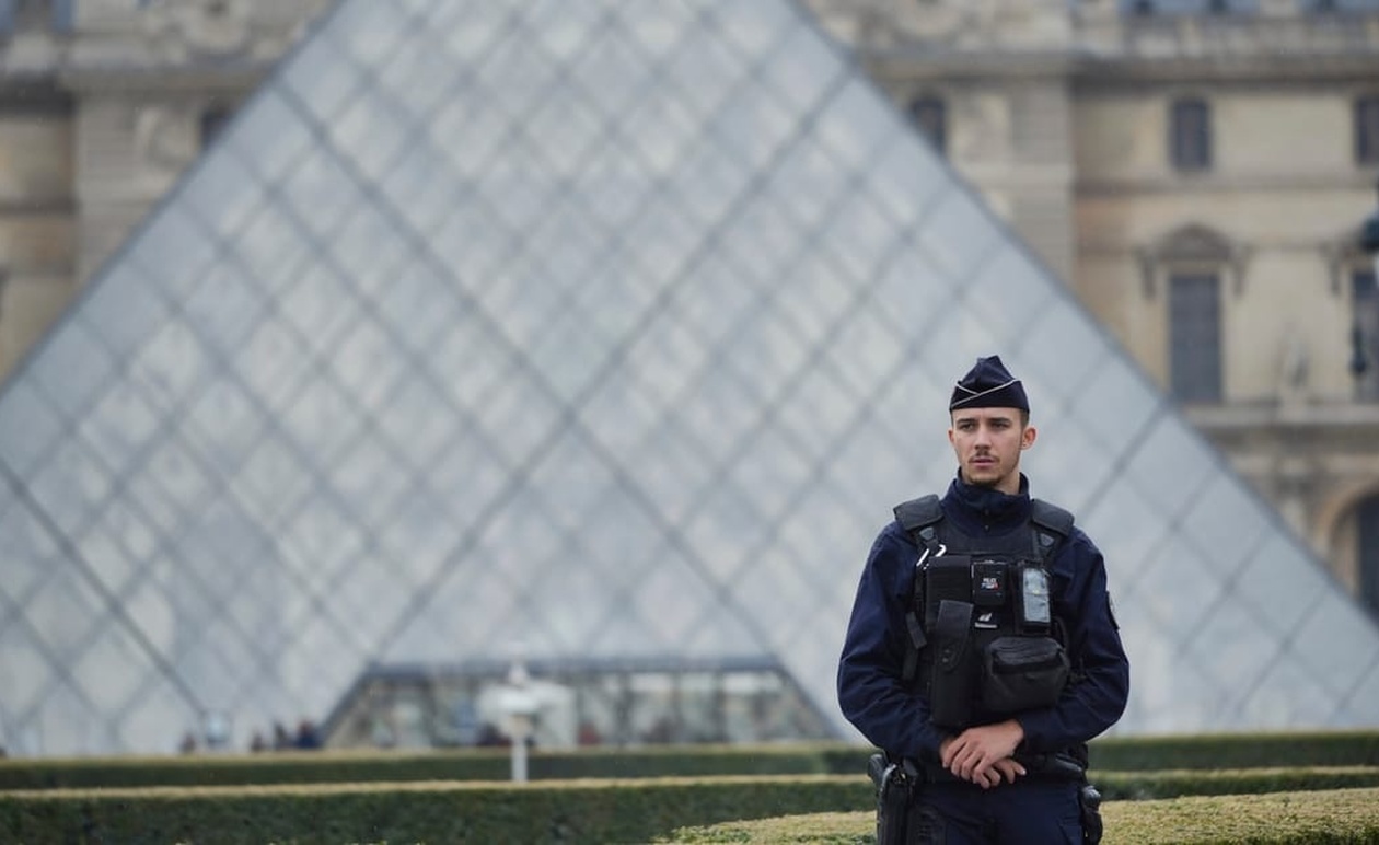 Η έκθεση ελέγχου επισημαίνει τους χρηματοοικονομικούς κινδύνους του σχεδίου ανάπλασης του Λούβρου