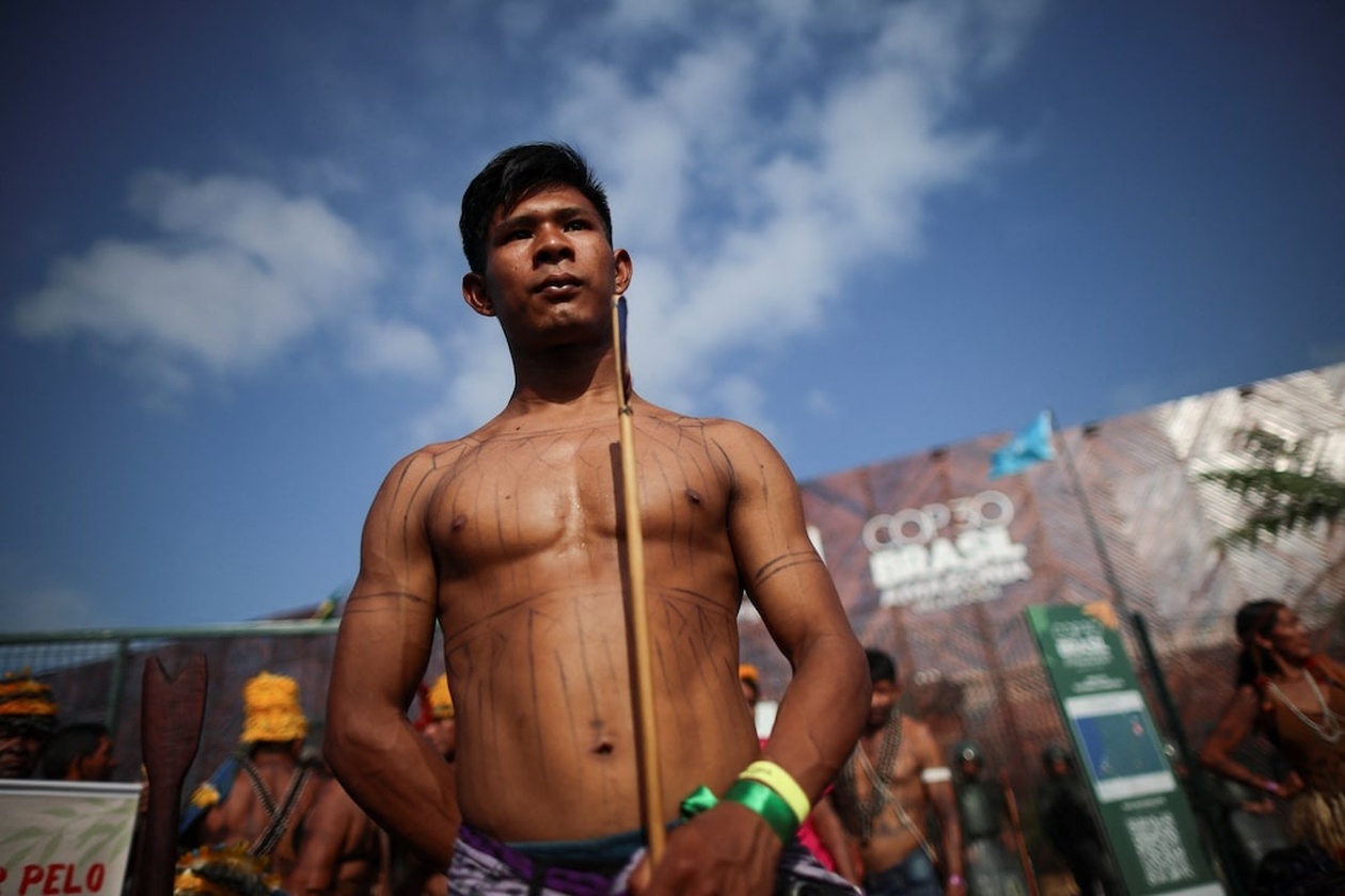 Η COP30 σε κρίσιμο σταυροδρόμι: Οι διαπραγματεύσεις για τα ορυκτά καύσιμα και ο αγώνας των αυτόχθονων πληθυσμών