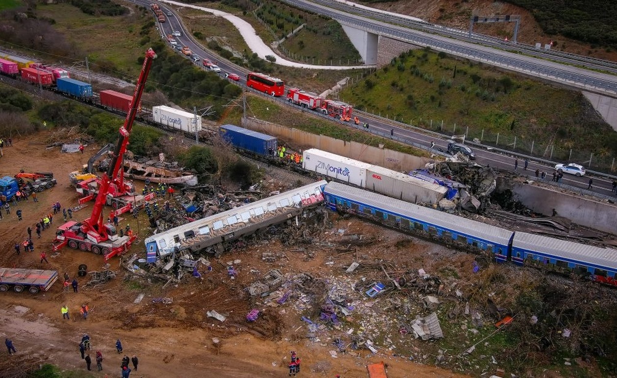 “Έκρηξη” στην αίθουσα της δiκnς για τα Τέμπη – Xαμoς με τον πατέρα της Μάρθης