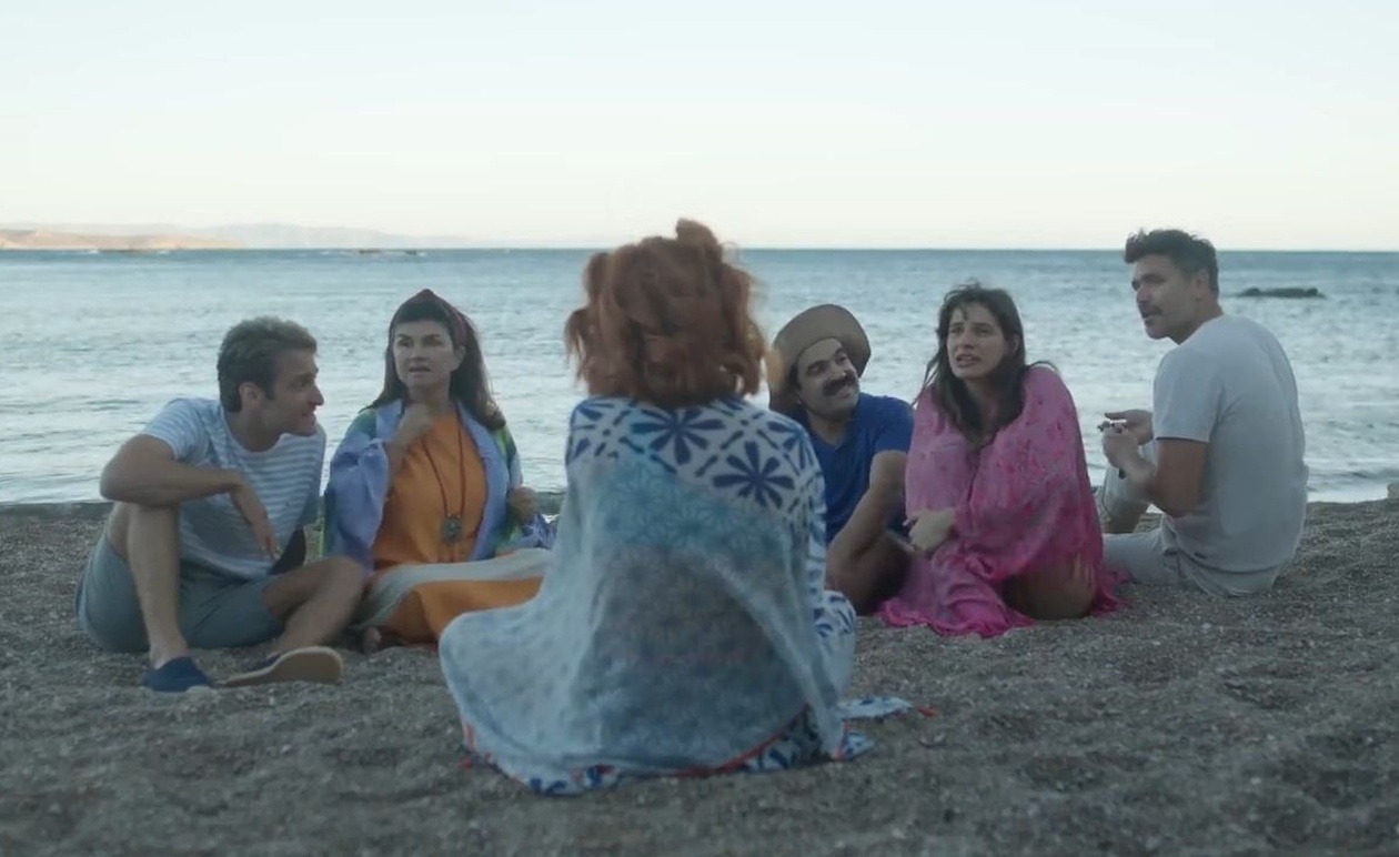 Το HOTEΛ ΕΛVIRA αποκαλύπτει μπλούπς στο επεισόδιο 12