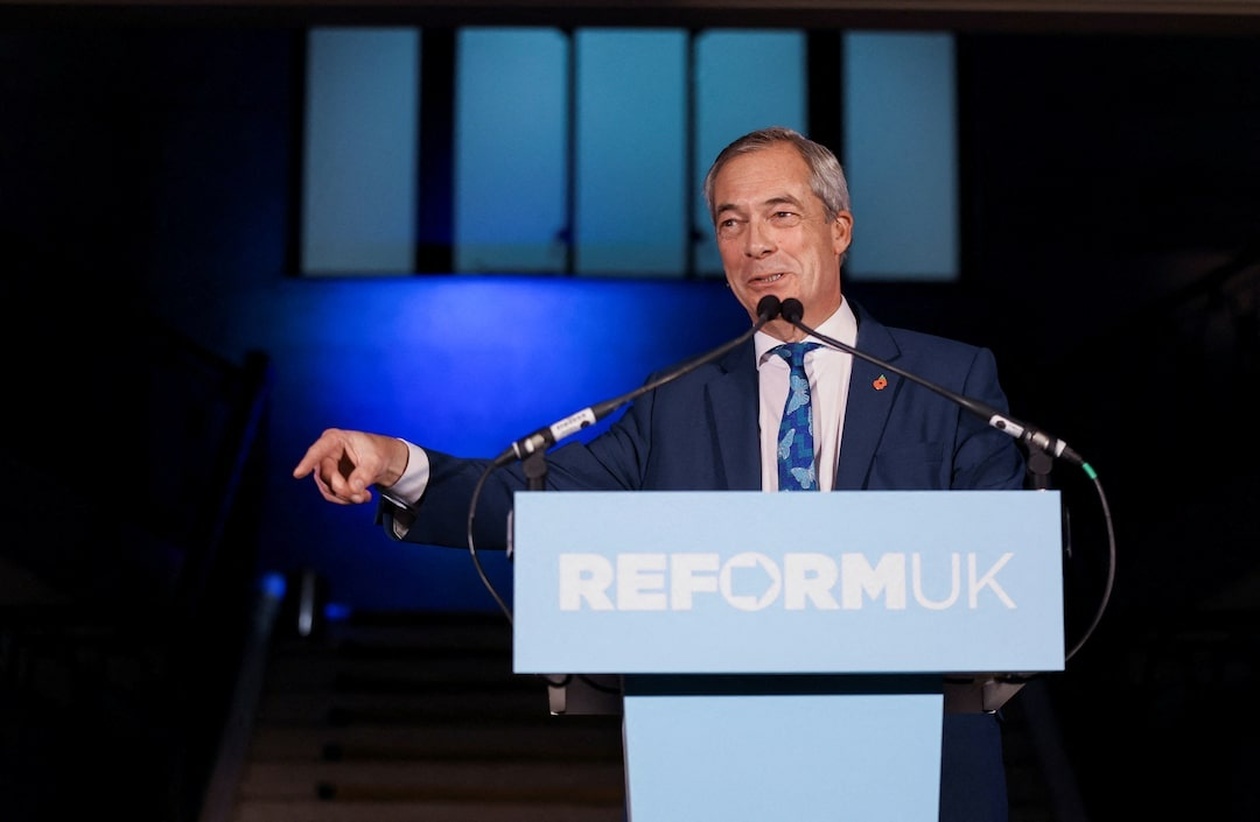 Ο Φάρατζ περιορίζει τις δεσμεύσεις για μειώσεις φόρων προκειμένου να κερδίσει οικονομική αξιοπιστία