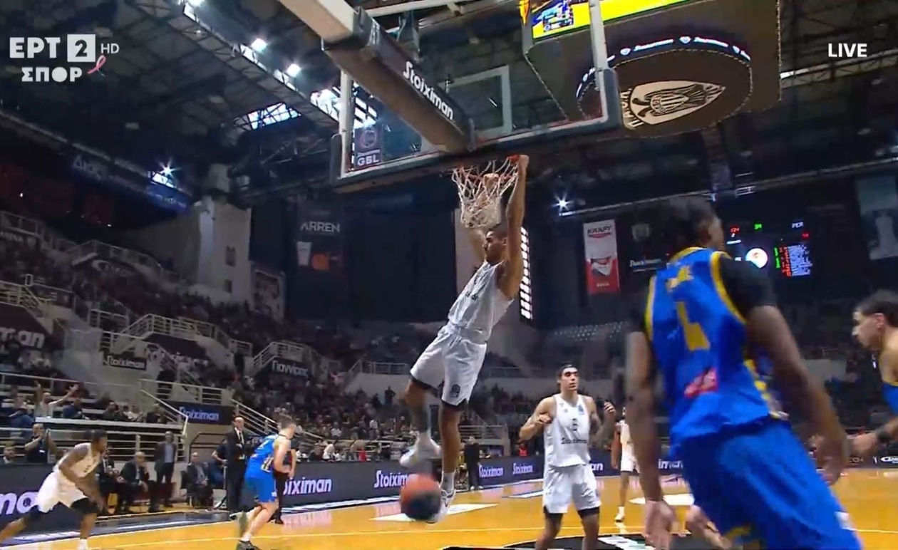 Ένα εντυπωσιακό κάρφωμα μετά από ασίστ του Κόνιαρη στο ΠΑΟΚ Περιστέρι