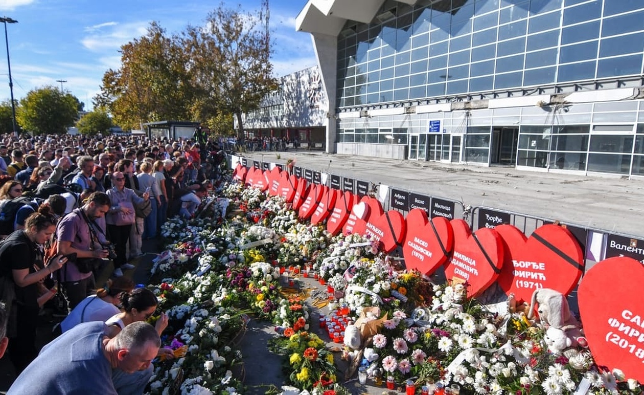 Μνημόσυνο και διαδηλώσεις στο Νόβι Σαντ