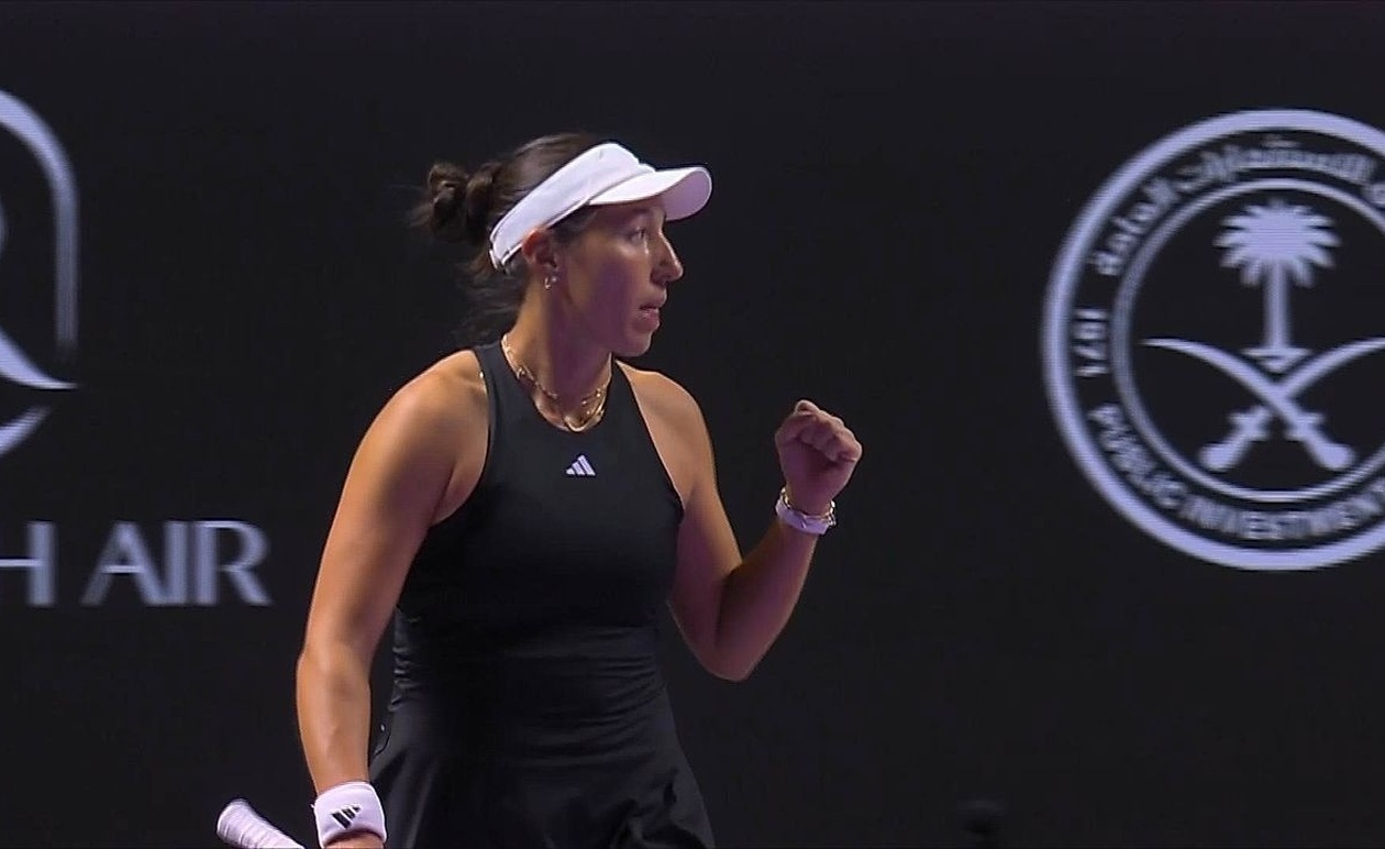 Η Τζέσικα Πέγκουλα προκρίθηκε στα ημιτελικά των WTA Finals