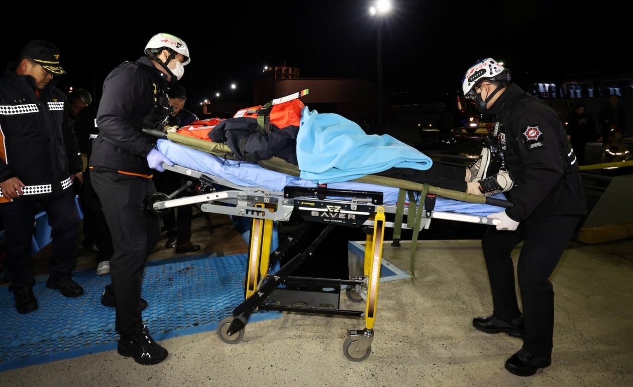 Νότια Κορέα: Ρυμουλκήθηκε το επιβατηγό πλοίο, έρευνα για ναυτικό λάθος