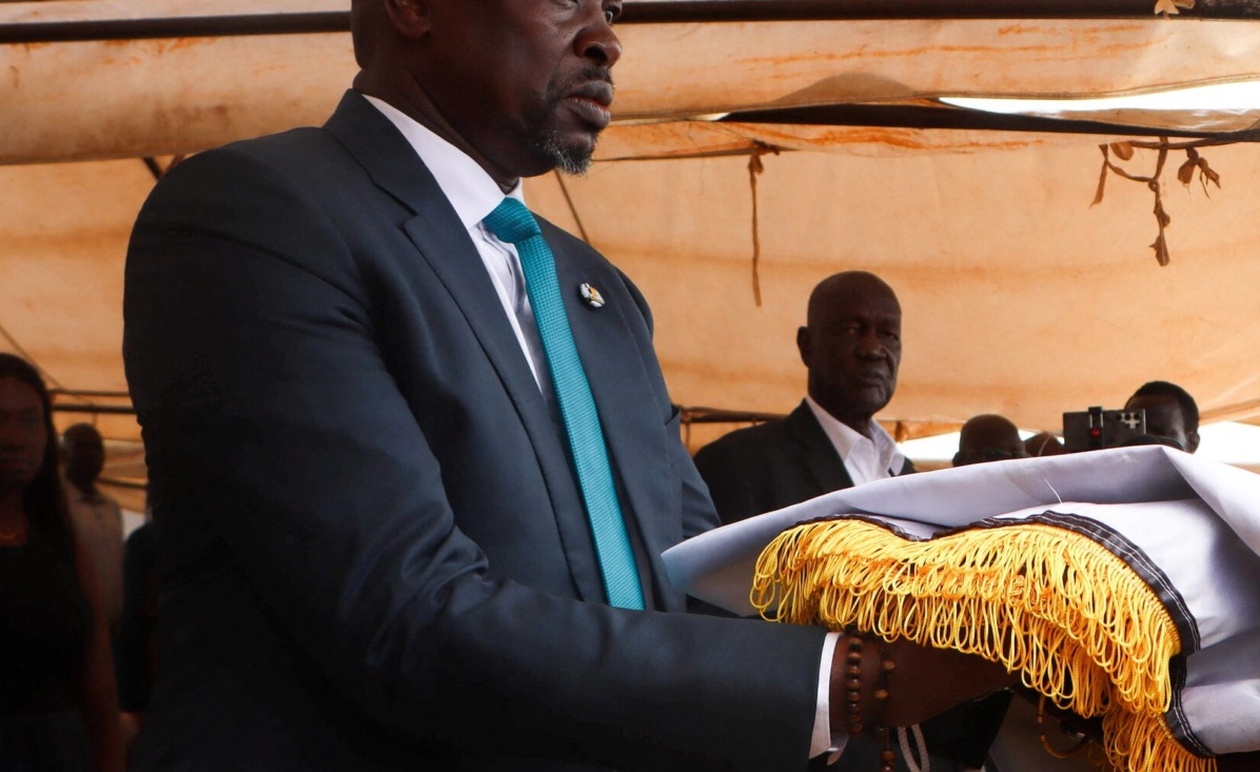 Ο πρόεδρος του Νοτίου Σουδάν αφαίρεσε από τα καθήκοντά του τον αντιπρόεδρο Μπολ Μελ