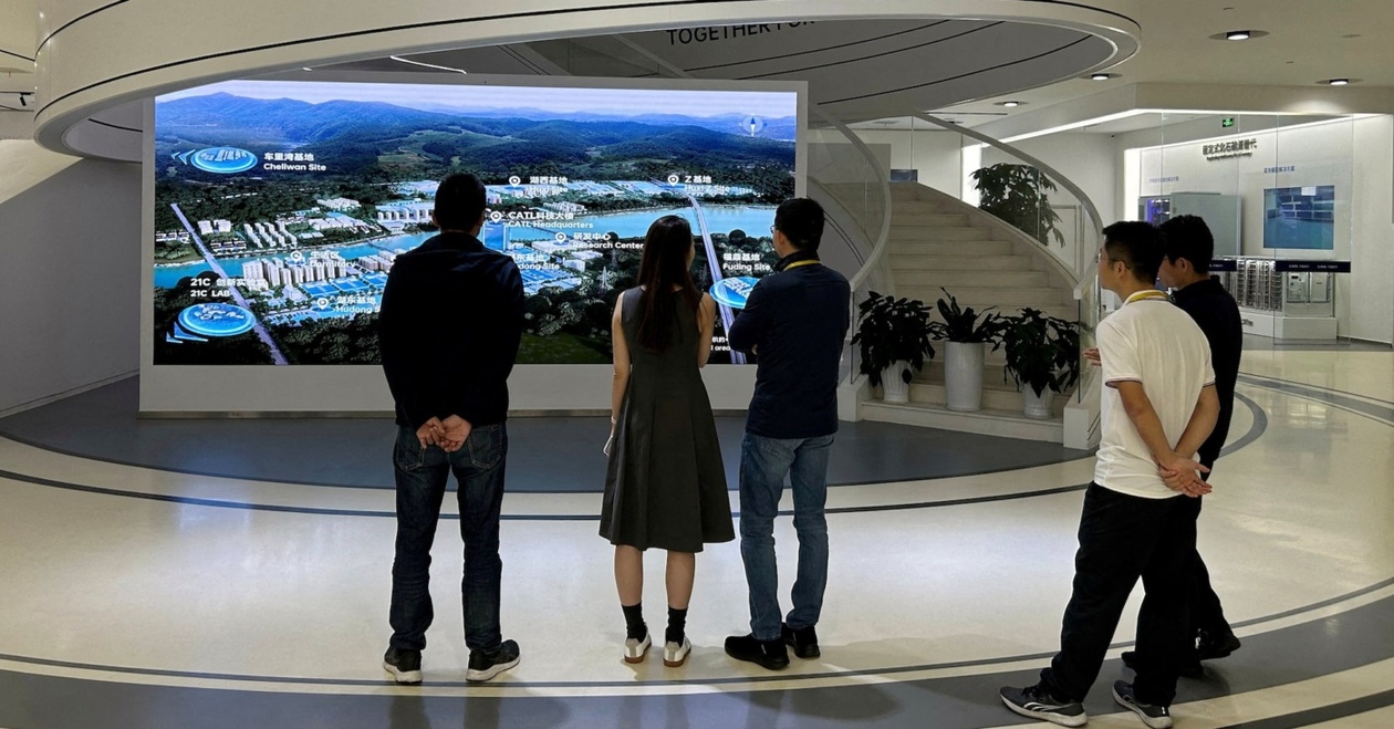 Η Reliance επιταχύνει αποστολές εξοπλισμού μπαταριών από Κίνα