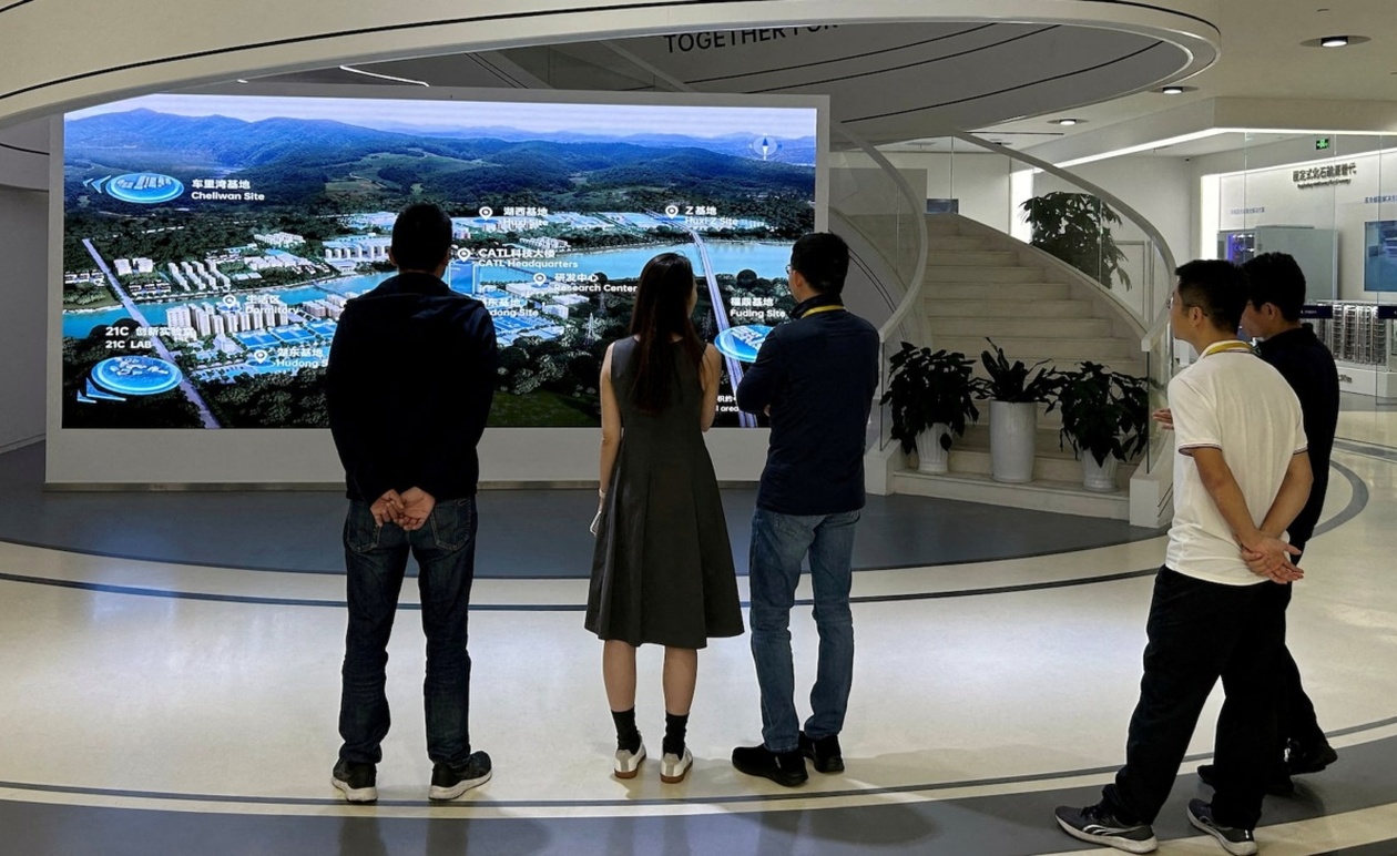 Η Reliance επιταχύνει αποστολές εξοπλισμού μπαταριών από Κίνα