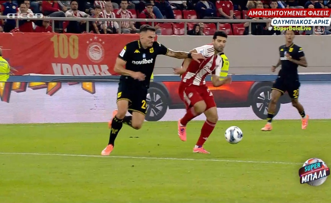 Ο Ολυμπιακός βρέθηκε στο επίκεντρο λόγω αμφισβητούμενων φάσεων