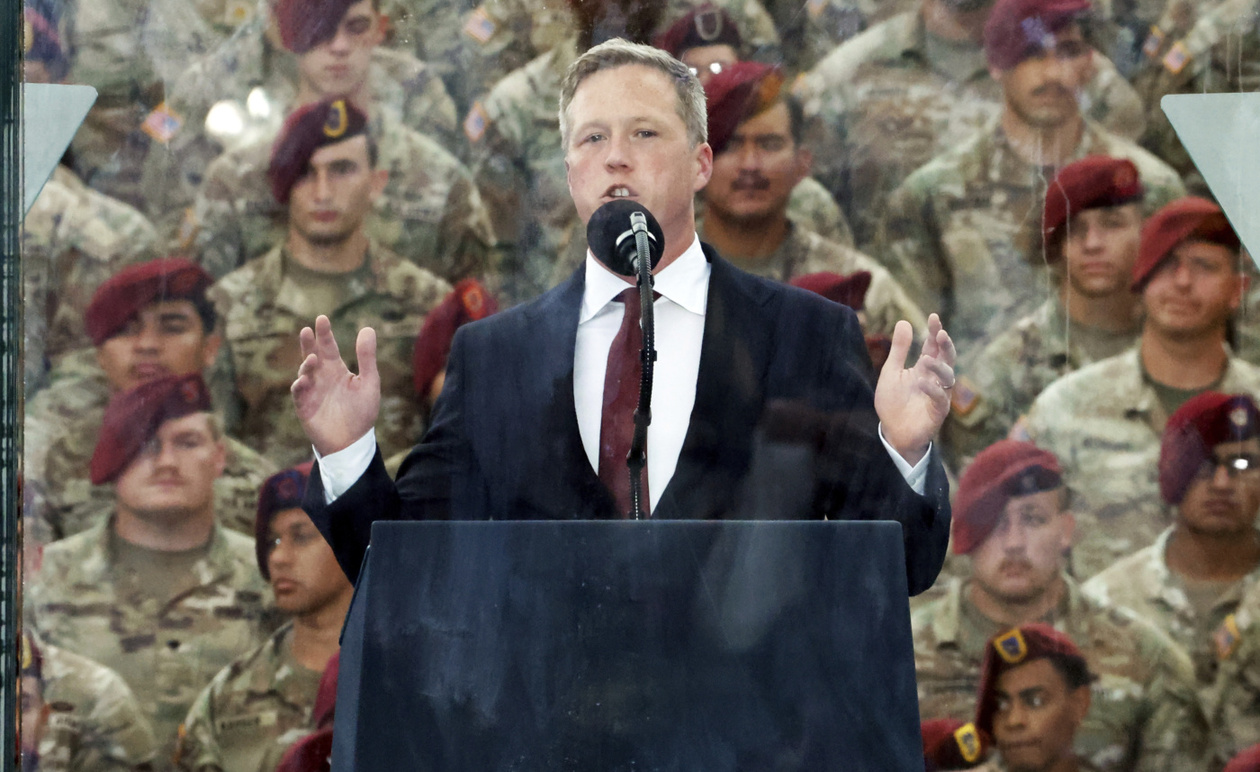 Κορυφαίοι Αμερικανοί αξιωματούχοι στην Ουκρανία για ενίσχυση της τεχνολογίας drones