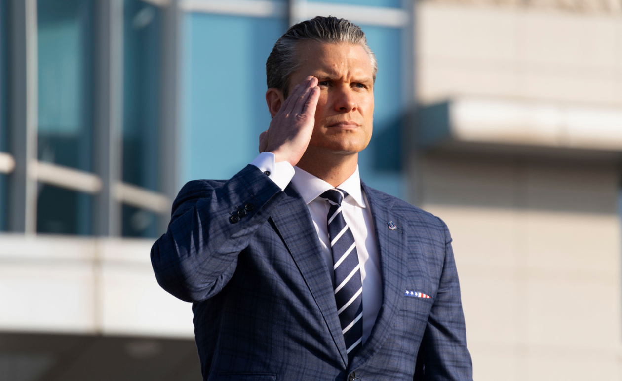 Ενωτικός τόνος του υπουργού Άμυνας προς τη βιομηχανία άμυνας