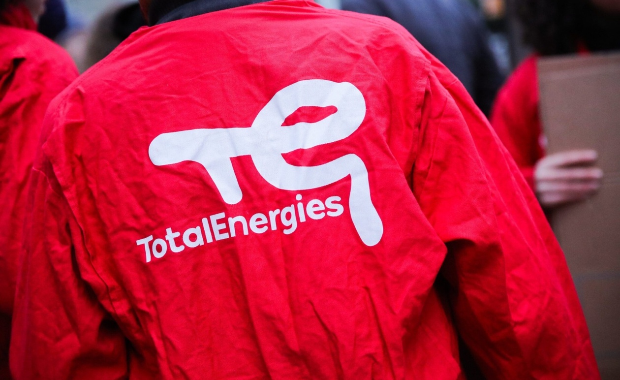Γαλλικό δικαστήριο καταδικάζει την TotalEnergies για παραπλανητικούς πράσινους ισχυρισμούς