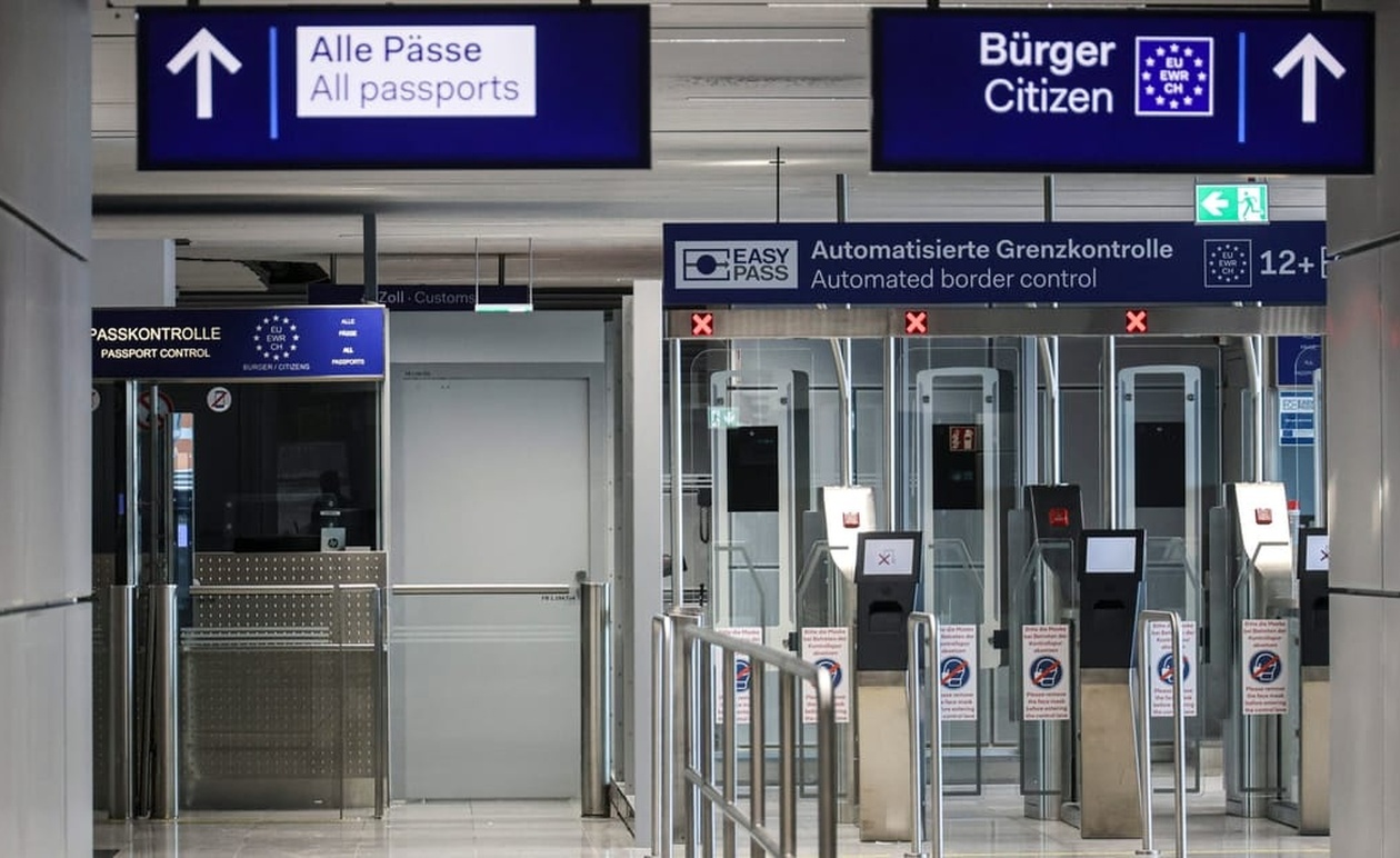 Η ΕΕ σχεδιάζει αυστηρότερους κανόνες βίζας για τους Ρώσους υπηκόους