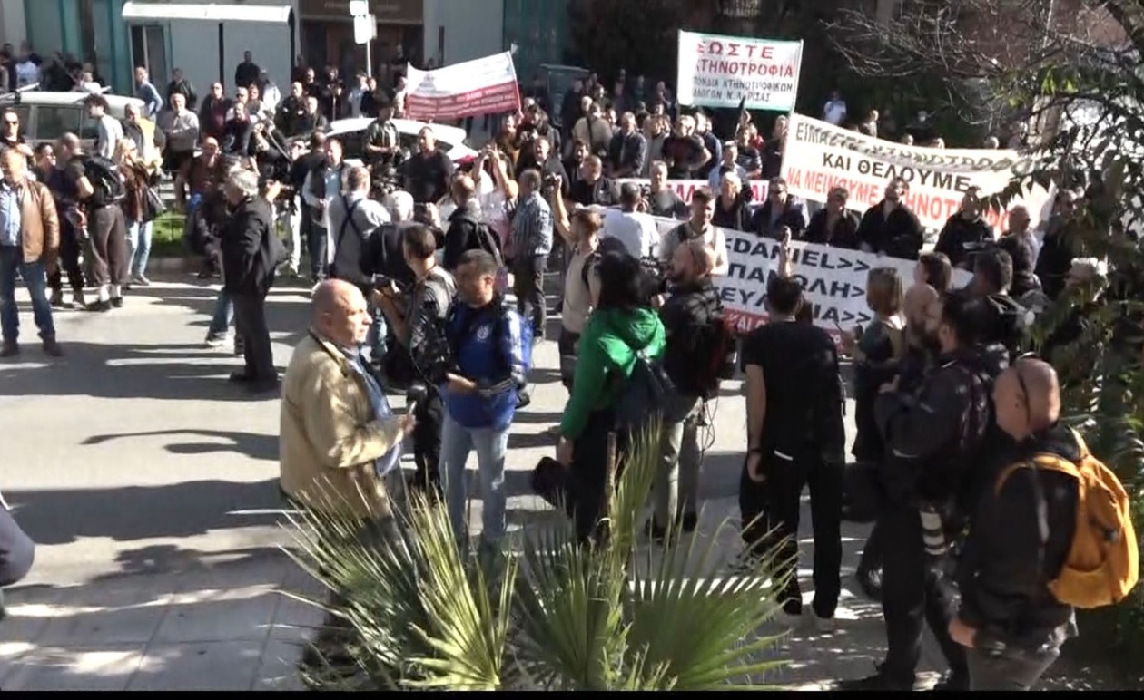 Διαμαρτυρία αγροτών και κτηνοτρόφων στον ΟΠΕΚΕΠΕ