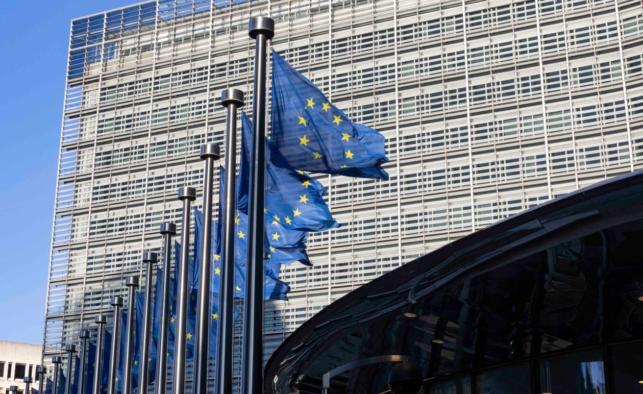 Ευρωπαϊκή Ένωση: Νέα πίεση για αυστηρότερη αντιμετώπιση της ρητορικής μίσους και διακοπή χρηματοδοτήσεων