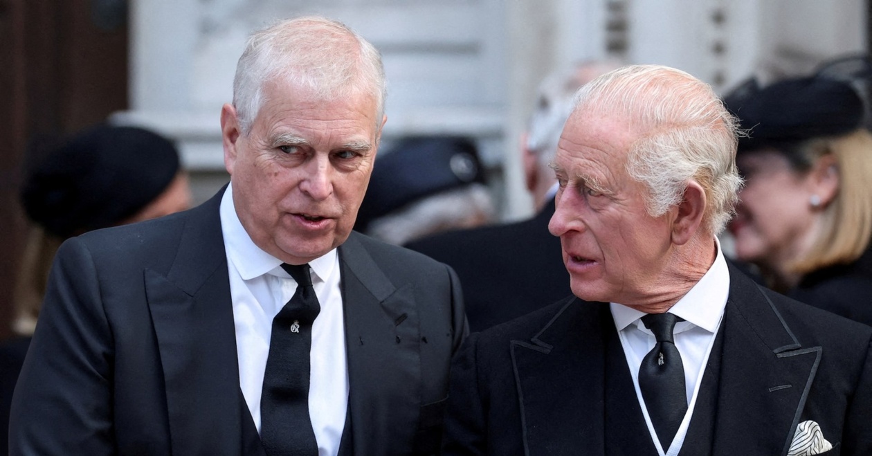 Ο βασιλιάς Κάρολος απέσυρε τον Άντριου από τα δημόσια καθήκοντα